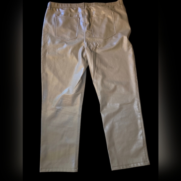 ABERCROMBIE & FITCH VEGAN LEATHER PANT - Picture 2 of 6